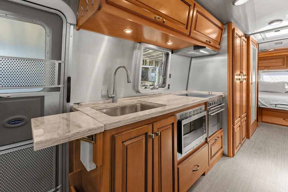 Airstream Classic 100 miles delivered free