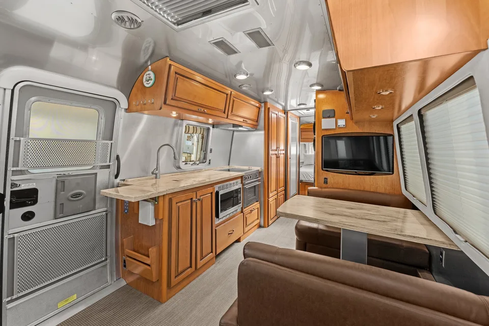 Airstream Classic 100 miles delivered free