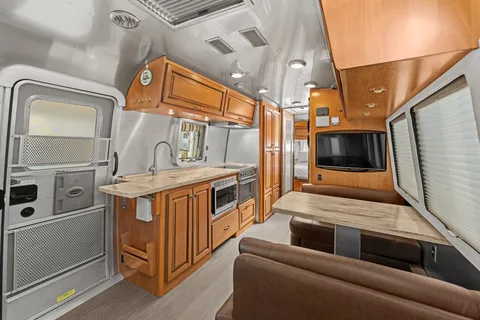 Airstream Classic 100 miles delivered free