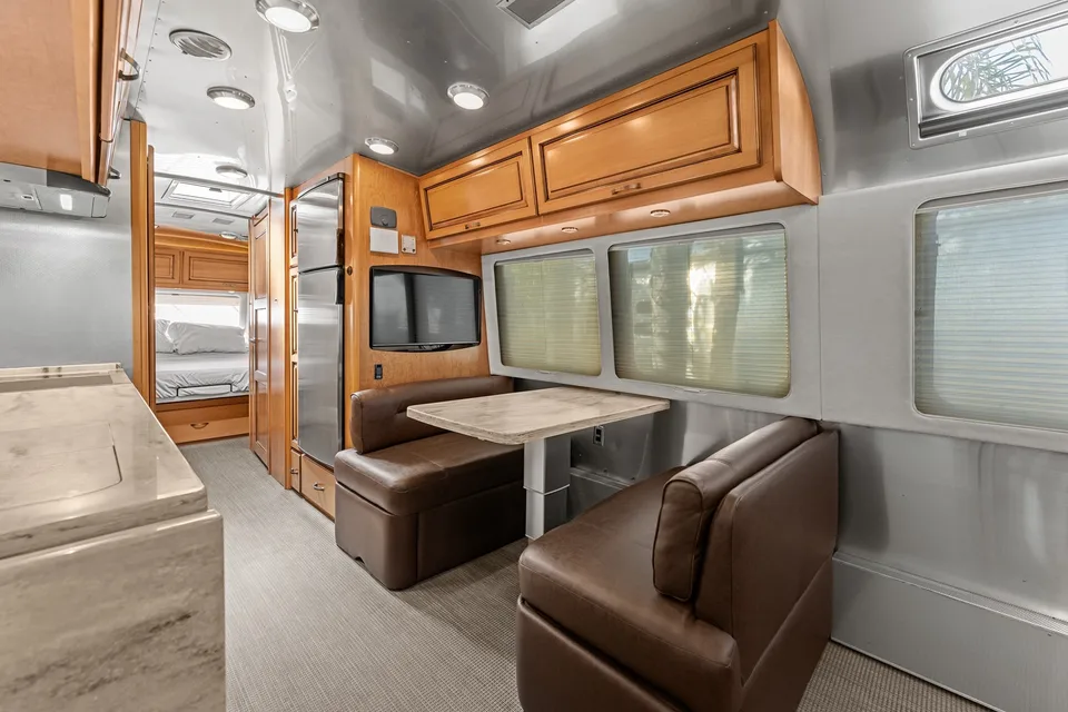 Airstream Classic 100 miles delivered free