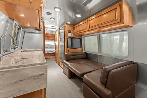 Airstream Classic 100 miles delivered free