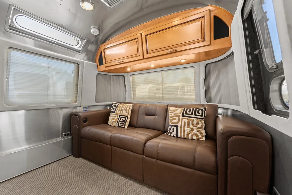 Airstream Classic 100 miles delivered free