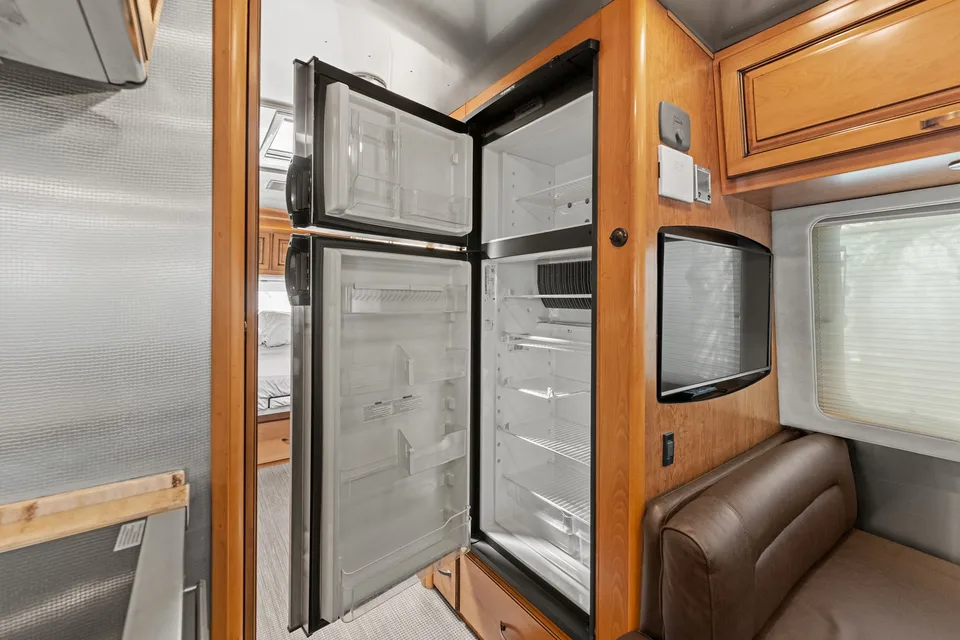 Airstream Classic 100 miles delivered free