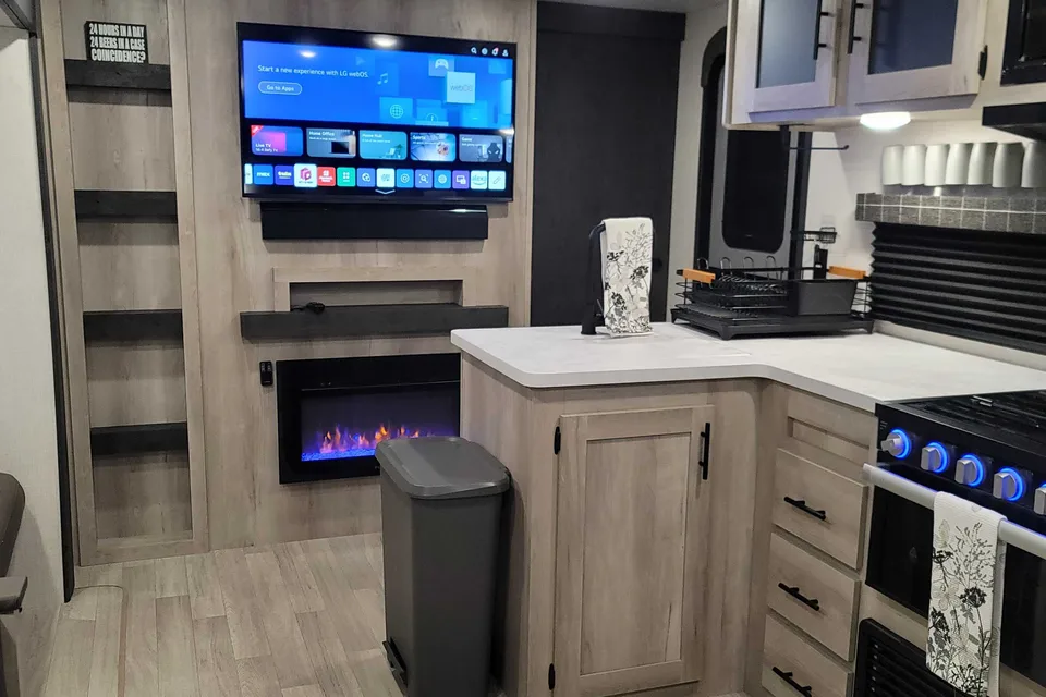 *BRAND NEW 2024 KZ Sportsmen Travel Trailer 32' Sleeps 9 "EVERYTHING YOU NEED INCLUDED"
