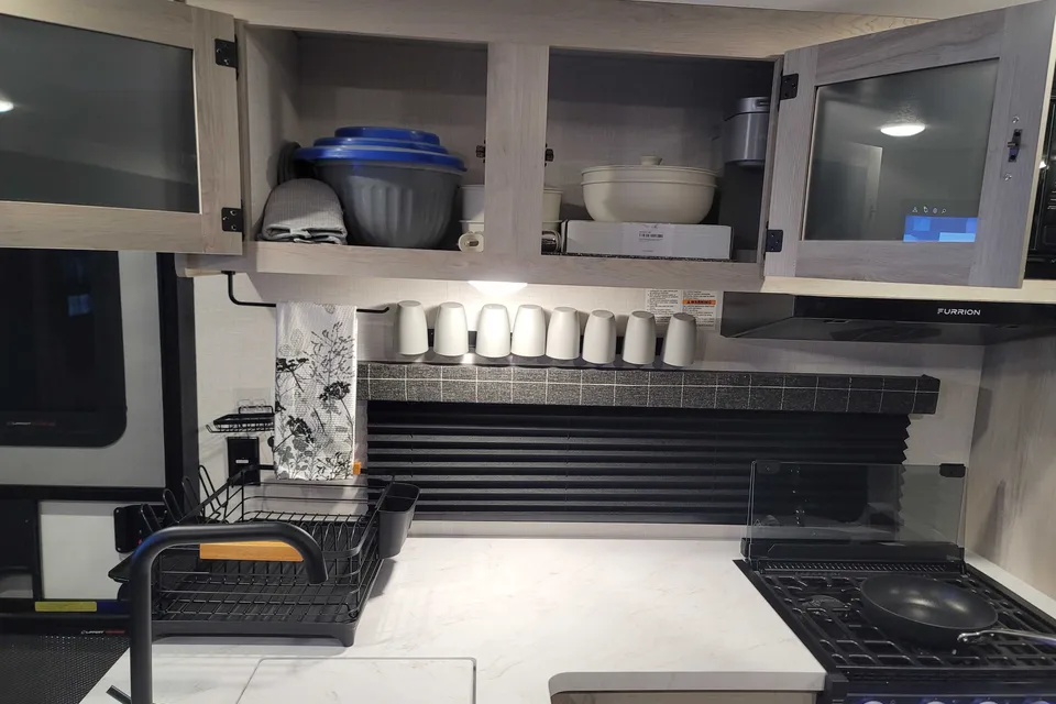 *BRAND NEW 2024 KZ Sportsmen Travel Trailer 32' Sleeps 9 "EVERYTHING YOU NEED INCLUDED"