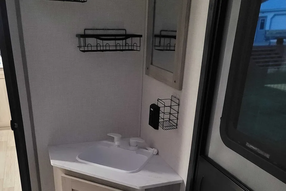 *BRAND NEW 2024 KZ Sportsmen Travel Trailer 32' Sleeps 9 "EVERYTHING YOU NEED INCLUDED"