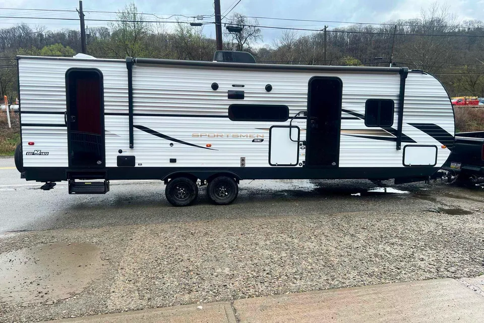 *BRAND NEW 2024 KZ Sportsmen Travel Trailer 32' Sleeps 9 "EVERYTHING YOU NEED INCLUDED"