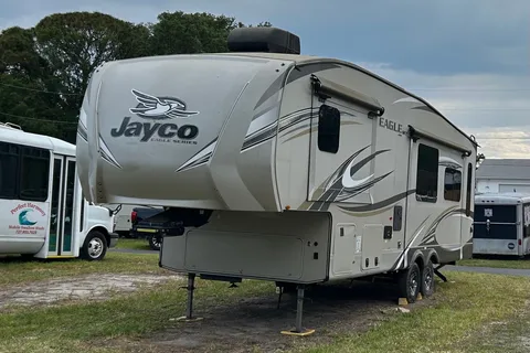 Steve n Mel’s Fun Fifth Wheel