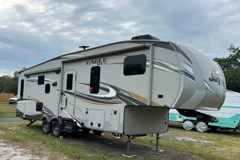Steve n Mel’s Fun Fifth Wheel