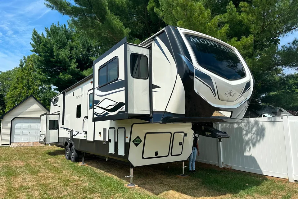 2023 Keystone Montana High Country Fifth Wheel