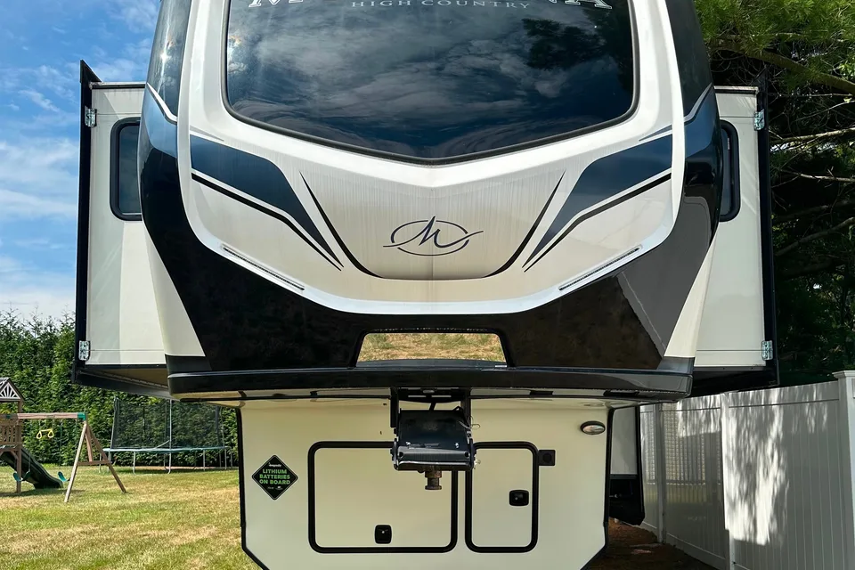 2023 Keystone Montana High Country Fifth Wheel