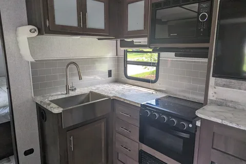 Tyler's Coleman Dutchman Lite 2455BH Travel Trailer