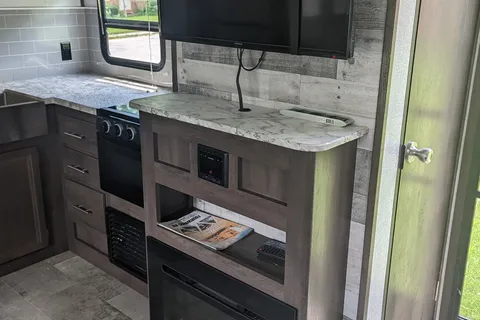 Tyler's Coleman Dutchman Lite 2455BH Travel Trailer