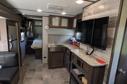 Tyler's Coleman Dutchman Lite 2455BH Travel Trailer