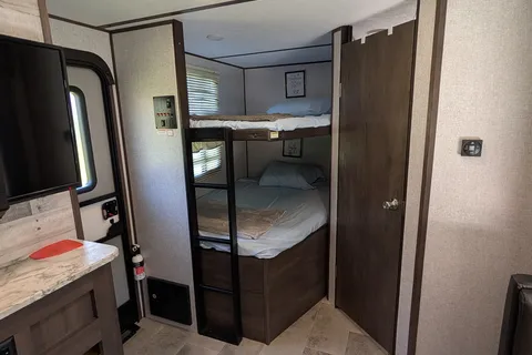 Tyler's Coleman Dutchman Lite 2455BH Travel Trailer