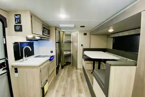 Sarah's Coachmen Catalina Summit Series 7 184BHS Travel Trailer