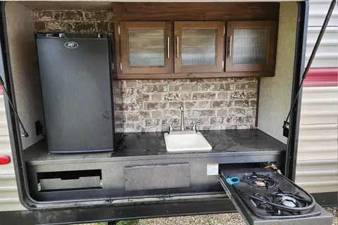 Let's Hookup Rentals
