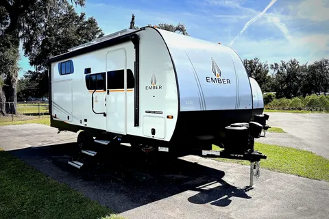 Bray's Ember RV 19ETS Travel Trailer