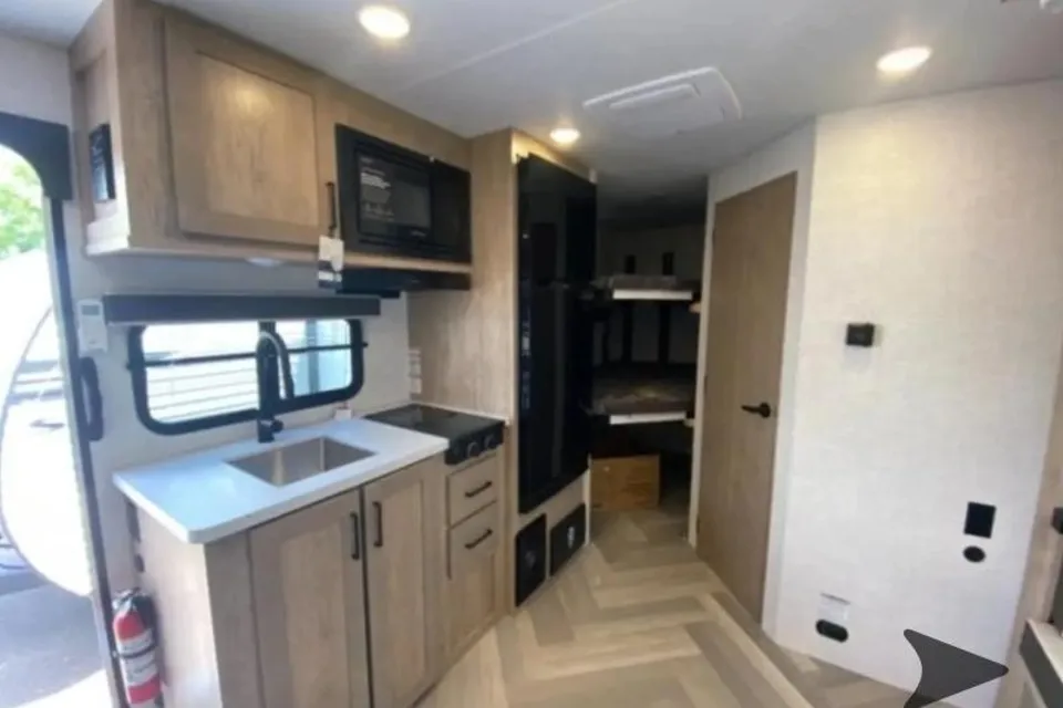Bray's Ember RV 19ETS Travel Trailer