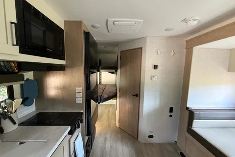 Bray's Ember RV 19ETS Travel Trailer