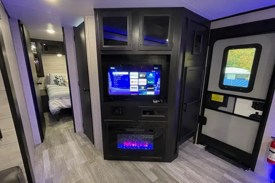 AMAZING2 + FUN2023 - 2BR (Delivery Available)