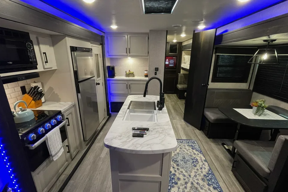 AMAZING2 + FUN2023 - 2BR (Delivery Available)