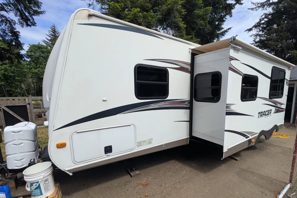The 27-Foot Nomad