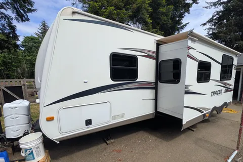 The 27-Foot Nomad