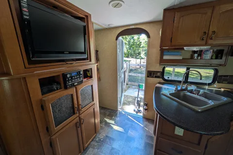 The 27-Foot Nomad