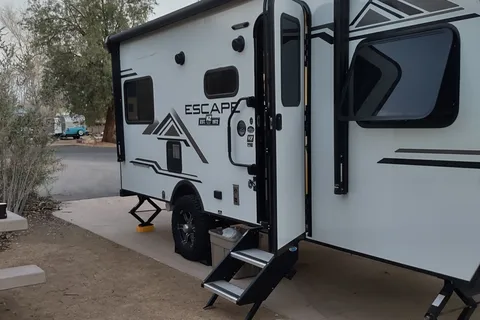 Off-Grid Escaper