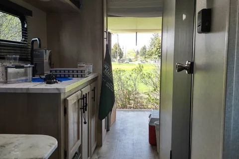 Off-Grid Escaper