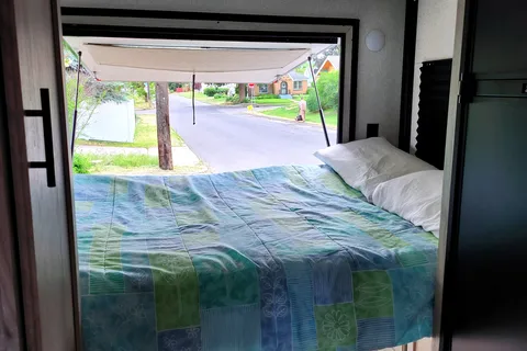 Off-Grid Escaper