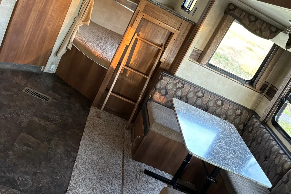Pete’s Keystone 282BH Travel Trailer