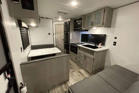 RoamReady VH Coleman 274BH Travel Trailer