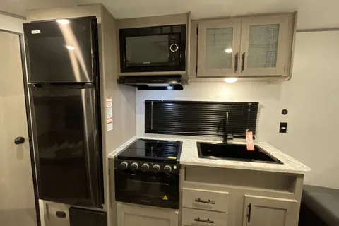 RoamReady VH Coleman 274BH Travel Trailer
