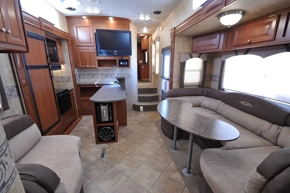 2 Bedrooms/2 Washrooms/Sleeps 9