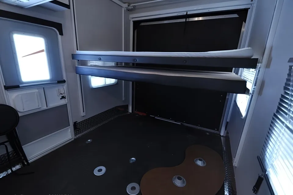 2 Bedrooms/2 Washrooms/Sleeps 9