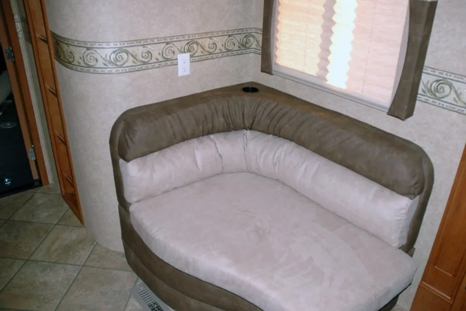 2 Bedrooms/2 Washrooms/Sleeps 9