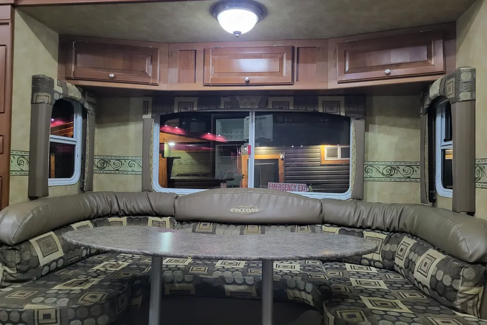 2 Bedrooms/2 Bath/2 Fridges