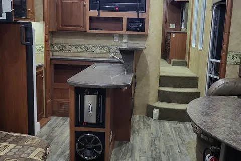 2 BEDROOMS/2 BATH/2 FRIDGES