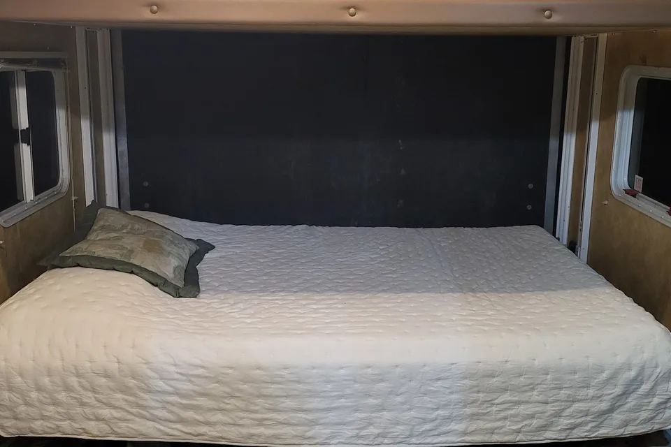 2 Bedrooms/2 Bath/2 Fridges