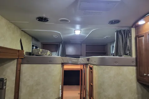 2 BEDROOMS/2 BATH/2 FRIDGES
