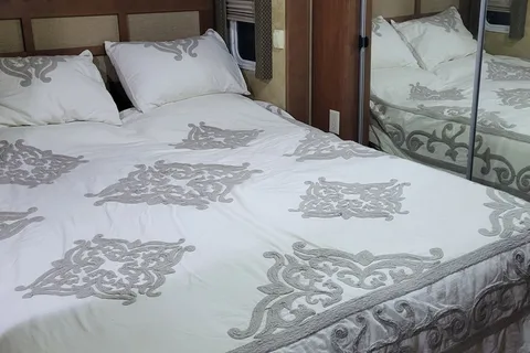 2 BEDROOMS/2 BATH/2 FRIDGES