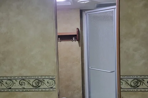 2 BEDROOMS/2 BATH/2 FRIDGES