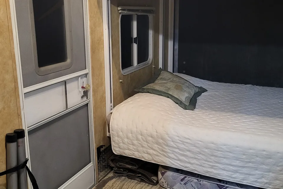 2 Bedrooms/2 Bath/2 Fridges