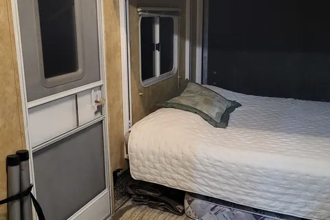 2 BEDROOMS/2 BATH/2 FRIDGES