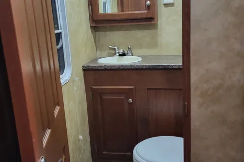 2 BEDROOMS/2 BATH/2 FRIDGES