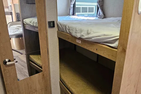 23ft 2019 Winnebago with Bunk Beds