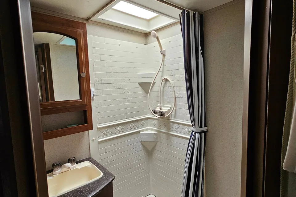 JR's Coachmen 21TQX Hybrid