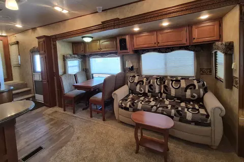 Murray's Heartland BigHorn Fifth Wheel